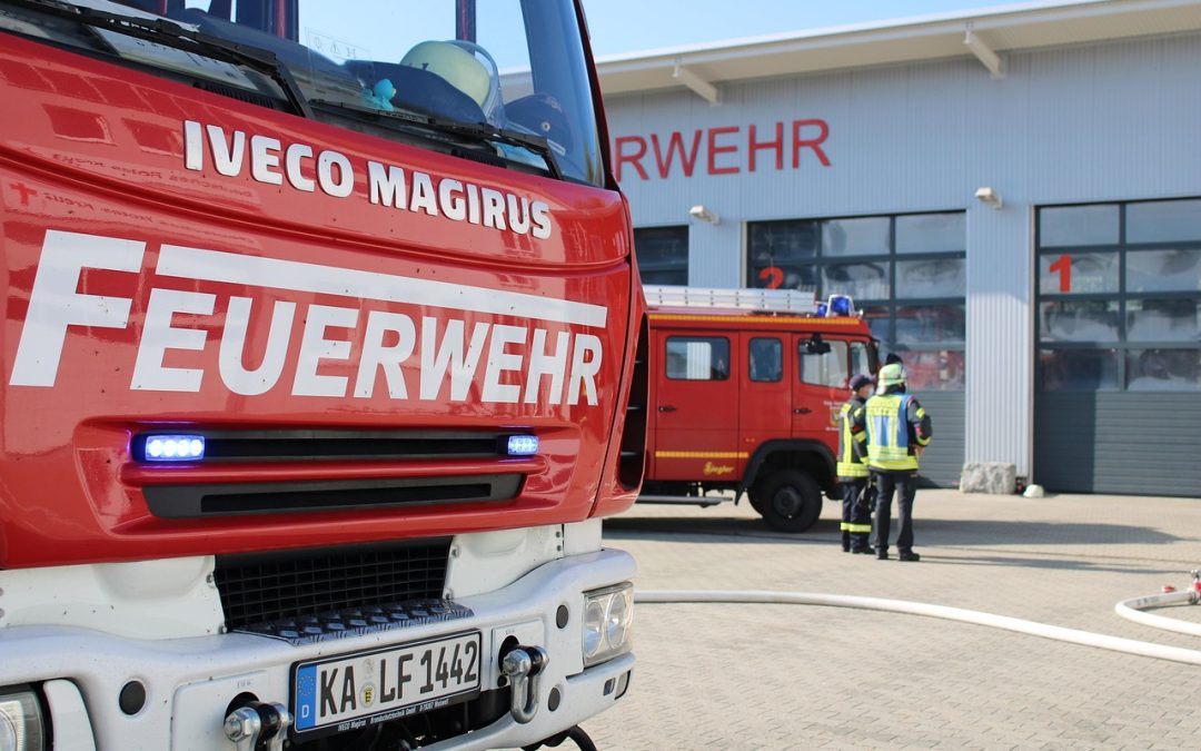 Dinas Damkar Hulu Sungai Utara Tangani Pohon Tumbang di Area Industri